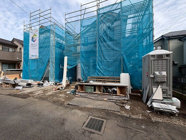 【外観】 | 青く澄み渡った綺麗な空と、陽の光をたっぷりと受ける、そんな新築住宅で新生活をスタートしてみませんか？見学・ご相談等、ミライズホーム(株)までお気軽にご連絡下さい。