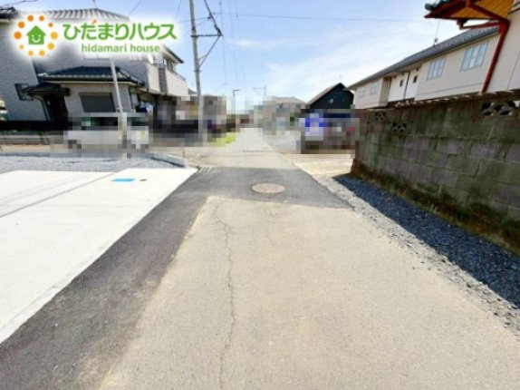 【前面道路含む現地写真】 | 水戸市吉沢町2期　新築戸建 | 落ち着いた雰囲気の閑静な住宅街で、暮らしやすい住環境。