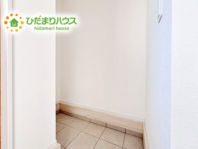 【収納】 | 水戸市吉沢町2期　新築戸建 | シューズインクローゼットは、靴以外にもゴルフバックやベビーカーを置くことができ、 散らかりがちな玄関もスッキリします。
