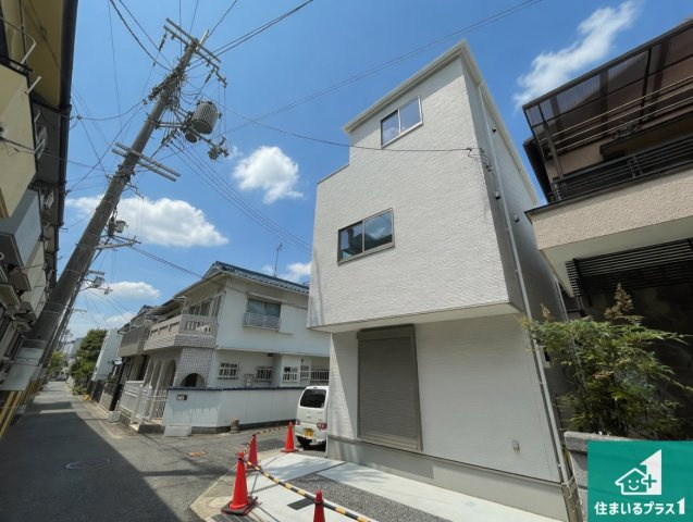 京都市山科区四ノ宮垣ノ内町　第1期　新築一戸建ての前面道路含む現地写真|周辺は閑静な住宅街！前面道路広々で車の出し入れも便利です。駐車が苦手な方でも安心して車庫入れできます！