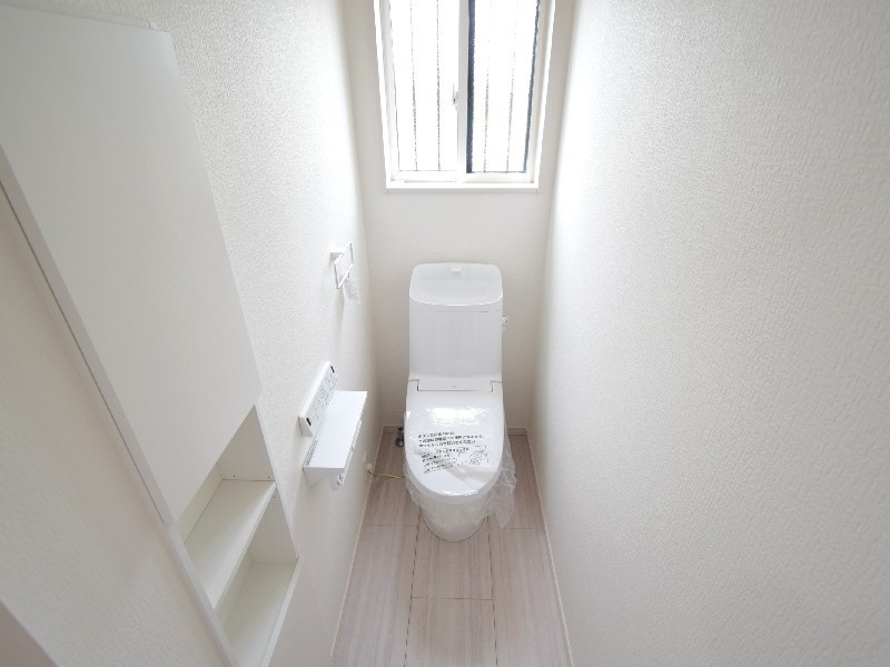 新築　甘楽町金井　全4区画　3号棟　のトイレ|　節水タイプのウォシュレット付きトイレ、水道料節約に一役買います！