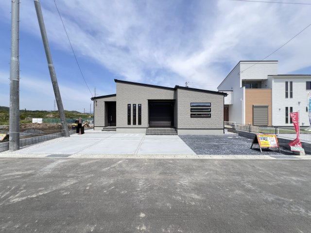 新築　甘楽町金井　全4区画　3号棟　の駐車場|　駐車スペースは建物南側に並列2台分可能です！