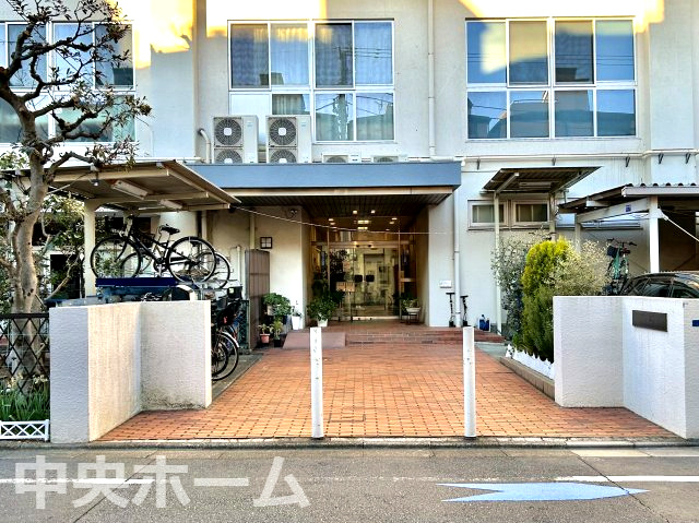 パシフィック第2門前仲町のエントランス|【エントランス】マンションのエントランスは、その物件の印象を決める、顔とも言える場所です。毎日通る場所ですからきれいなのが一番です。