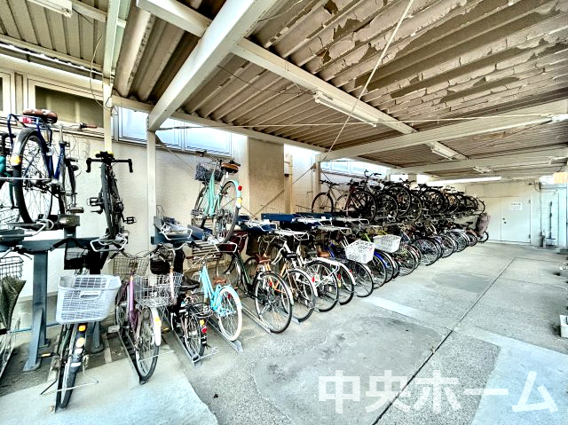 パシフィック第2門前仲町の駐輪場|【自転車置き場】最新の空き状況や費用などの詳細は担当スタッフまでお問い合わせください。