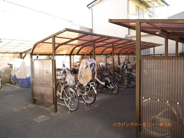 【駐輪場】 | グリーンハイツはすね | 屋根付きの駐輪場となっていますので、雨の日でも大切な自転車が濡れずに済みます。