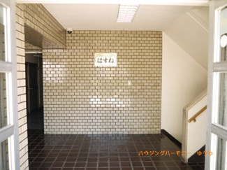 【その他共用部分】 | 清潔感と歓迎感があるエントランスホールとなります。