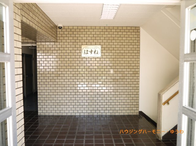 【その他共用部分】 | グリーンハイツはすね | 清潔感と歓迎感があるエントランスホールとなります。