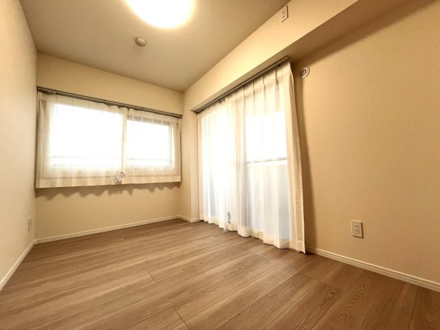 ダイアパレスサザンコート姪浜の洋室|照明が温かい雰囲気で居心地がよさそうですね♪