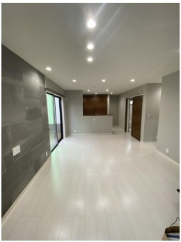 【築浅物件！】高知市神田　中古一戸建ての居間・リビング|ホテルライクなグレー基調LDK