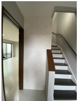 【築浅物件！】高知市神田　中古一戸建てのその他|デザイン性と安全性を両立したオープン階段