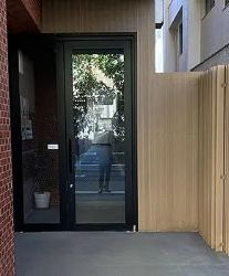 【エントランス】 | マンショントミー | 落ち着いたエントランスです