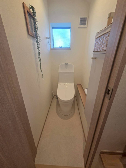 【トイレ】 | トイレは大きさや形、機能、抗菌性などが異なる多種多彩なタイプが各メーカーから出ています。それぞれに良さがあるため、事前にどういったタイプのトイレがいいのかをご家庭内で決めて、内見に行くといいでしょう。