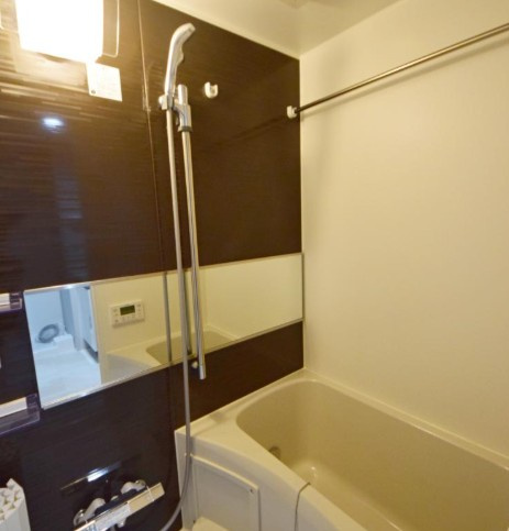 エンシス　ウエノサクラギの浴室