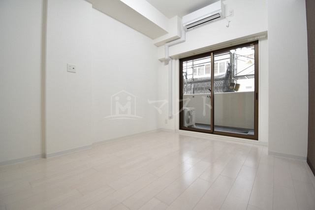 Luxe西長堀の洋室