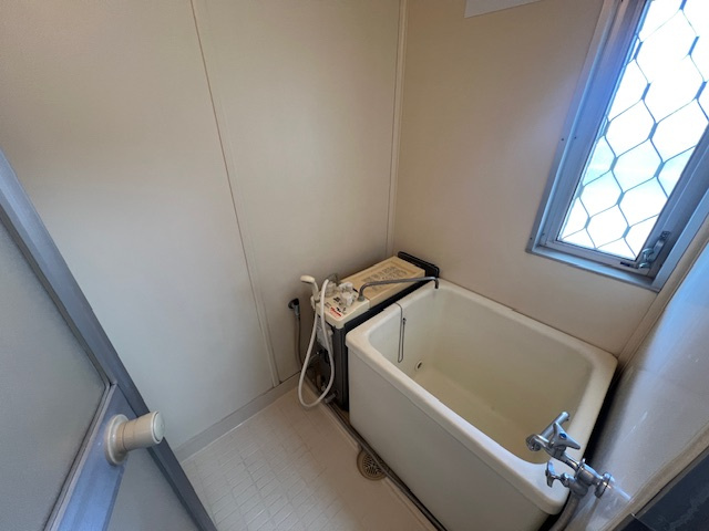 武蔵野市境南町２丁目のアパートの浴室