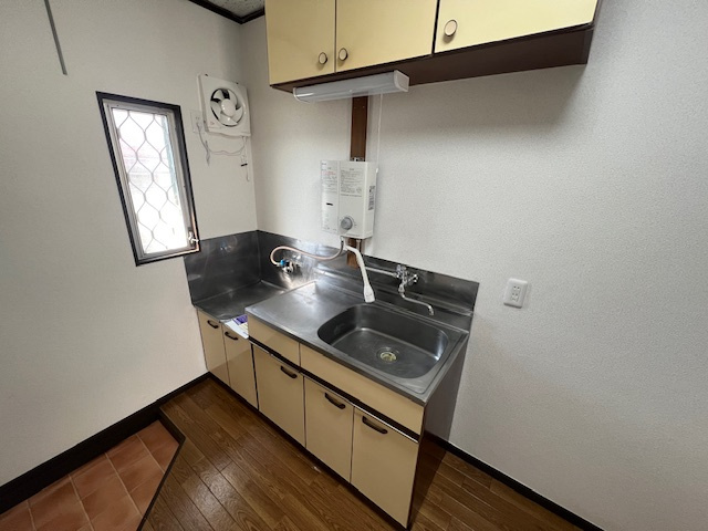 武蔵野市境南町２丁目のアパートのキッチン