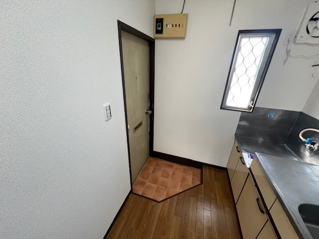 武蔵野市境南町２丁目のアパートの玄関