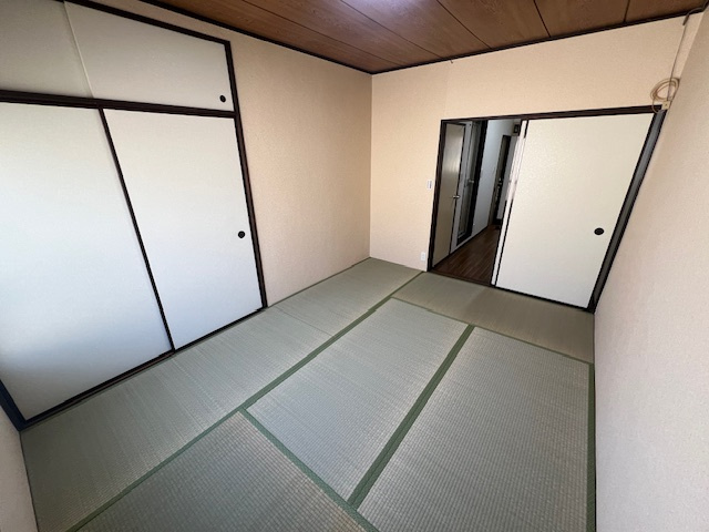 武蔵野市境南町２丁目のアパートの居間・リビング