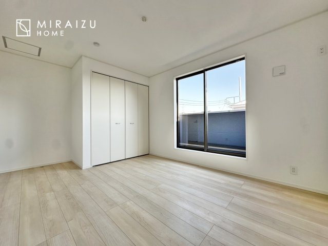 【洋室】 | 建物完成につき、実際のお部屋をごゆっくりご見学いただけます。お休みの日にご家族で見学はいかがでしょう。