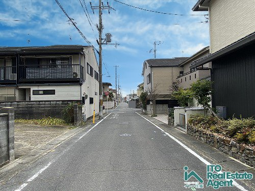 西賀茂水垣町中古戸建の前面道路含む現地写真