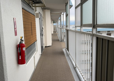 【その他共用部分】 | ゾンネンハイム第１南林間 | 共有部分は、住民なら誰もが使える設備のこと。例えば駐車場やエレベーター、インターネット設備、セキュリティ設備などがあります。他にも、マンションの廊下・外部階段やエントランス・ゴミ置き場などがあります。