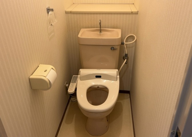 【トイレ】 | ゾンネンハイム第１南林間 | トイレは大きさや形、機能、抗菌性などが異なる多種多彩なタイプが各メーカーから出ています。それぞれに良さがあるため、事前にどういったタイプのトイレがいいのかをご家庭内で決めて、内見に行くといいでしょう。