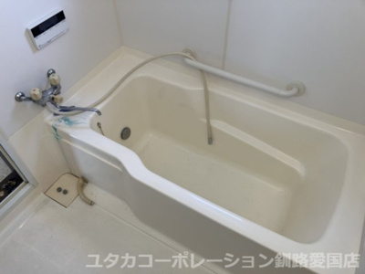 【浴室】 | 住吉2丁目79-2，83-6，1-16，1-17売家 | お風呂もリフォームしてますのでまだまだお使いいただけます◎