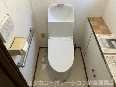 【トイレ】 | 住吉2丁目79-2，83-6，1-16，1-17売家 | お手洗いに収納棚が付いているのもうれしいポイント☆