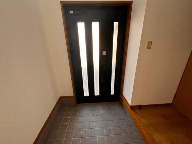 中古戸建　岩出市中島　の玄関|毎日通る玄関はこちらです