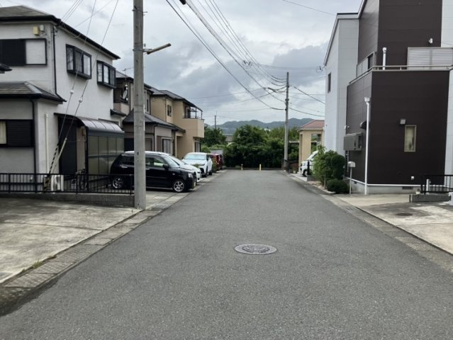 中古戸建　岩出市中島　の前面道路含む現地写真|前面道路含む現地写真です