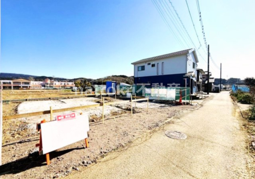 裾野市茶畑３期　新築戸建　全１棟　１号棟の前面道路含む現地写真