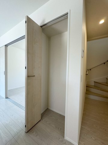 ーAdobeーアドブルー小倉南区中吉田3丁目４期　【小倉南区　新築戸建て】の収納|キッチン横の収納はパントリーとしても使用できます♪【小倉南区　新築戸建て】