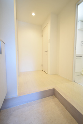 【玄関】 | イルソーレ南駅前 | 別部屋写真です