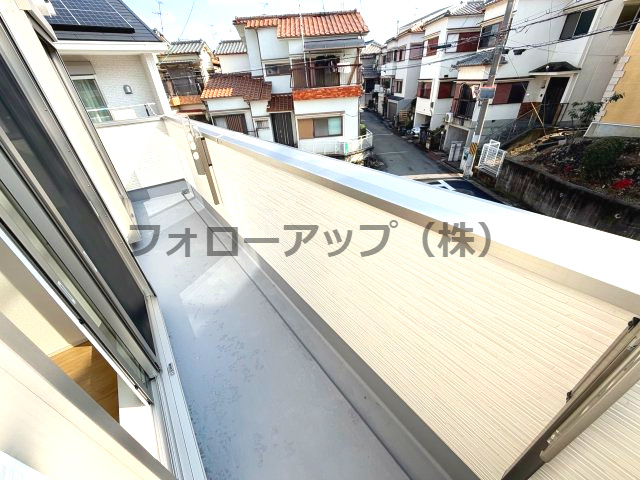 堺市中区深阪１号棟のバルコニー|外からの目が気にならないバルコニーで洗濯物が干せます