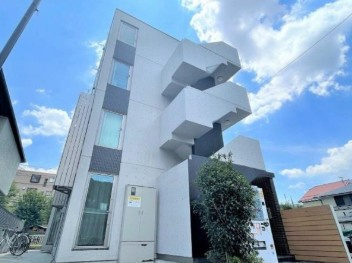 【外観】 | エルシア西永福 | 鉄筋コンクリート造のがっちりとした建物。