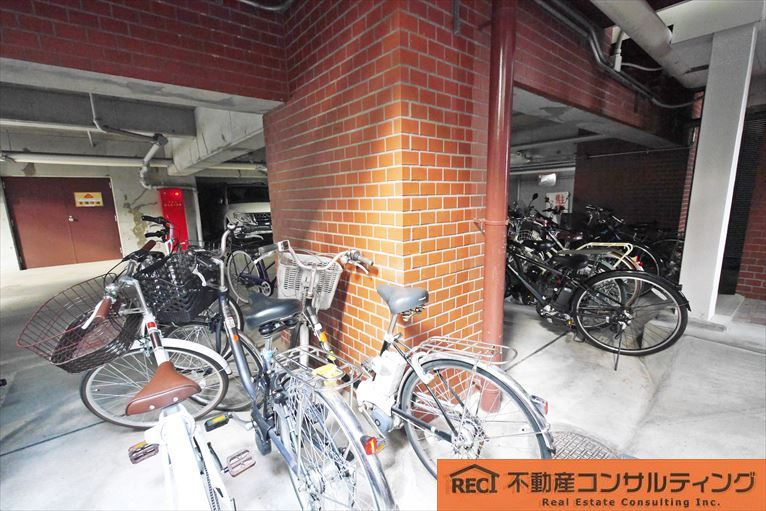 フローラハイツ岡本の駐輪場