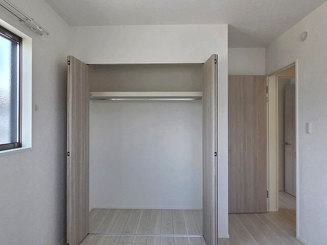 高知市東雲町 ③ 新築戸建ての洋室|２F:5.1洋室①クローゼット（北東）