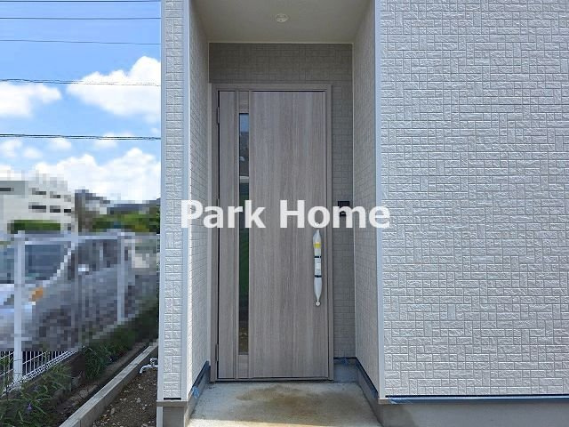 高知市東雲町 ③ 新築戸建ての玄関