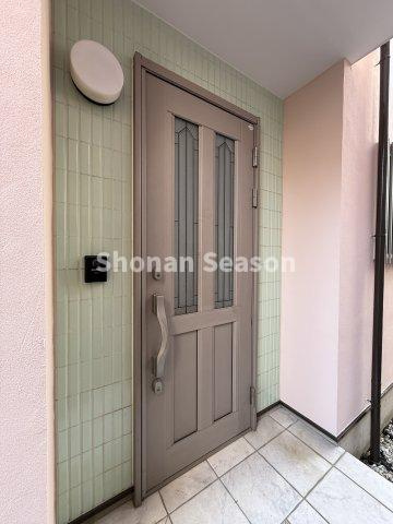 【前面道路含む現地写真】 | Pスペースは１台分！南庭付きで、ガーデニングも楽しめますよ♪