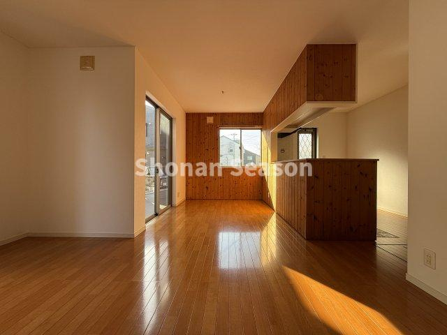 【キッチン】 | 錆びにくく耐熱性高いステンレスシンクに３口コンロ・グリルを搭載！　
お料理の幅が広がります♪