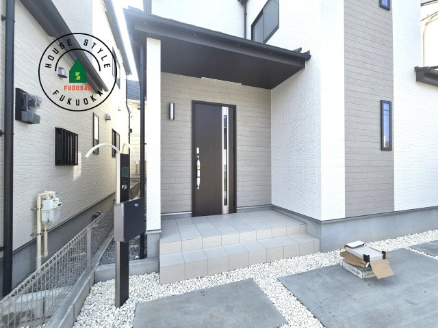 福岡市南区警弥郷1丁目第1-3棟(A号棟)の玄関|おでかけの時も帰った時も、「我が家」を最初に感じでもらえる素敵な空間に。