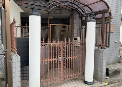 【受付】 | ノアパレス相南 | 受付はマンションコンシェルジュがいる場合もあれば、管理人が滞在する小部屋を総称して呼ぶことがあります。主にエントランスに設置されていることから、防犯面でも期待ができます。防犯設備がない場合はより安心！