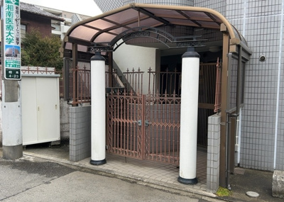 【ロビー】 | ノアパレス相南 | ロビーというと、エントランスと何がちがうの？と思いますよね。実はロビーとエントランスには明確な決まりはありません。物件によっては、エントランスを入って広がるある程度の広さのある空間がロビーとなります。