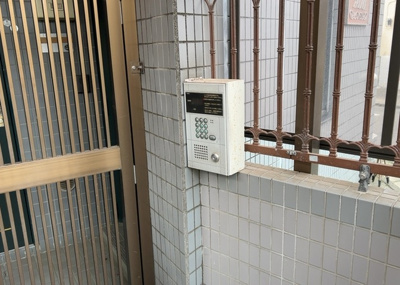 【防犯設備】 | ノアパレス相南 | 当然のことではありますが、オートロックやセンサーライト、ホームセキュリティーなどの防犯設備があれば、小さいお子様がいるご家庭も安心ですよね！まず物件購入の際は、防犯設備もチェックするようにしましょう。