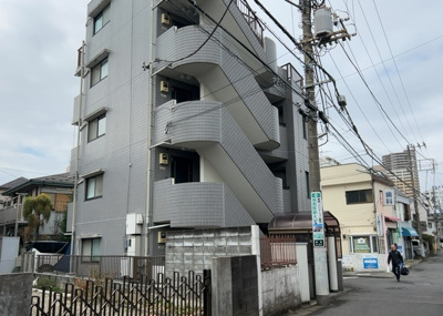【外観】 | ノアパレス相南 | 隣家の土地はどうなっているのか、生活利便施設が近くにあるのか、学校まで近いかなど、お客様のライフスタイルにあわせたイメージが重要です。また、近くにあると困る施設が近くにないかも確認するといいでしょう。