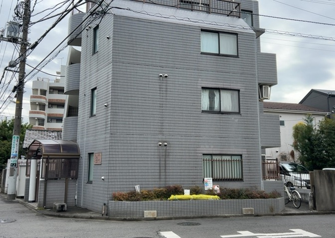 【外観】 | ノアパレス相南 | 景色重視でお家選ぶをするとスーパーが遠い！学校が遠い！など生活をするうえで利便性で困ることもあります。まず一度現地を見学する際に、周辺の施設などがあるかを確認し、暮らし始めた後のことを想像しましょう。