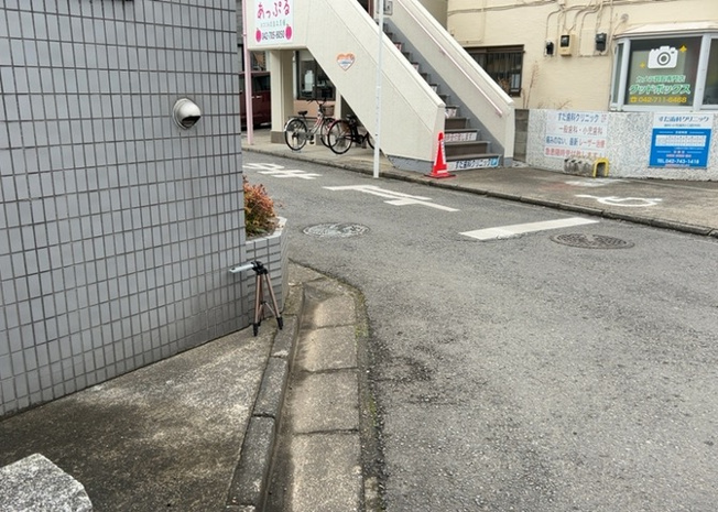 【駐車場】 | ノアパレス相南 | 駐車場と明記されていても、最小スペースでつくられた駐車場だと大型車は駐車できなかったり、出入りしにくくなったりする可能性があります。お車のサイズと購入したい物件の駐車場のサイズを現地で確認しましょう。