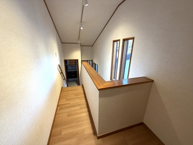 大室山の麓に建つリフォーム済の3LDKのその他|階段ホール