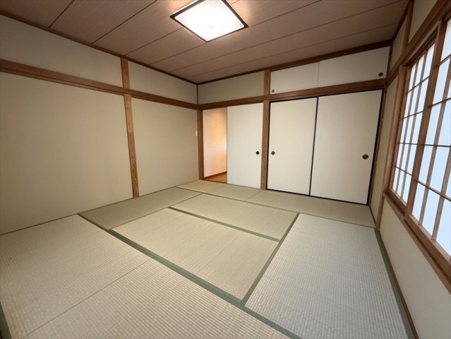 大室山の麓に建つリフォーム済の3LDKの和室|2階和室