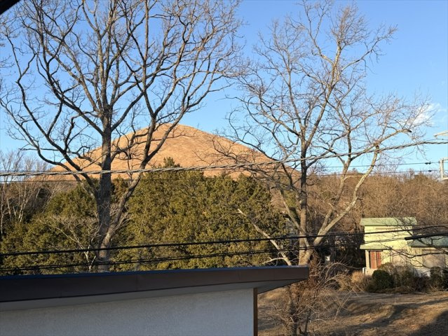 大室山の麓に建つリフォーム済の3LDKの展望|大室山を望みます
